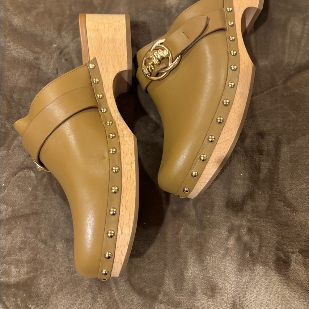 Women's Tan Leather Clogs